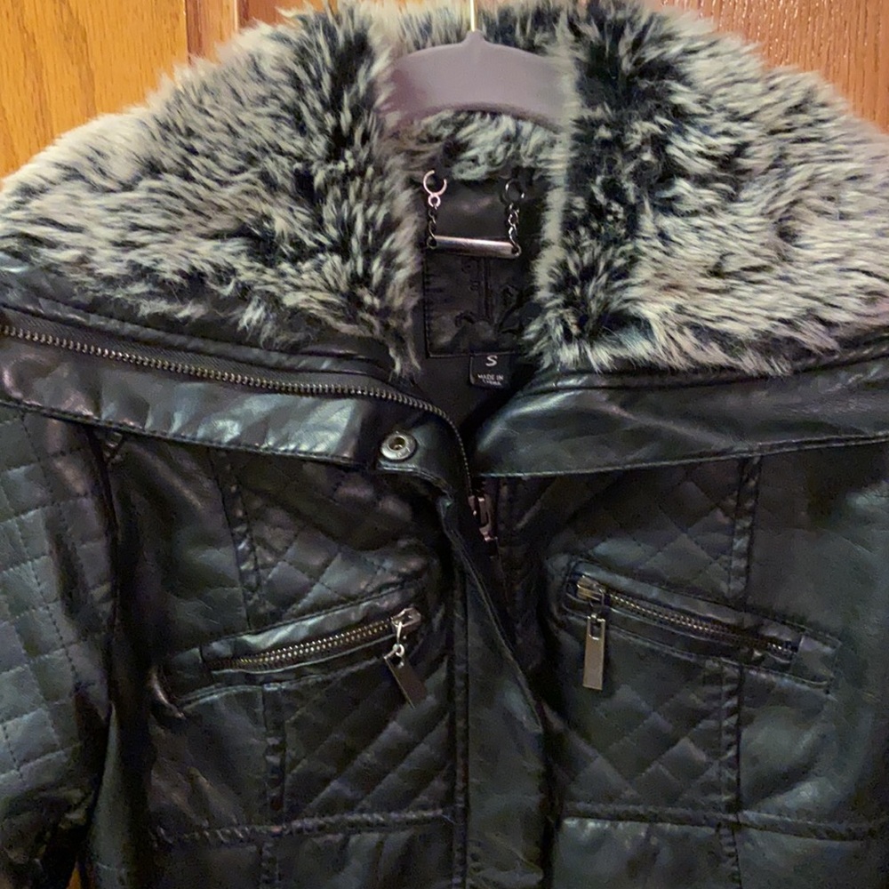 Black faux leather jacket by J2 Size Small - Picture 2 of 4
